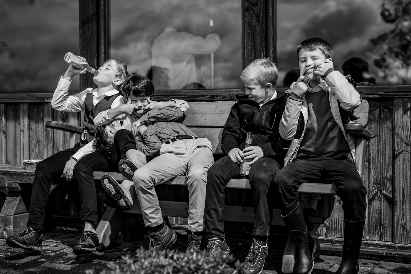 hochzeitsfotografin hagen siegerland kids grimassen schwarzweiss